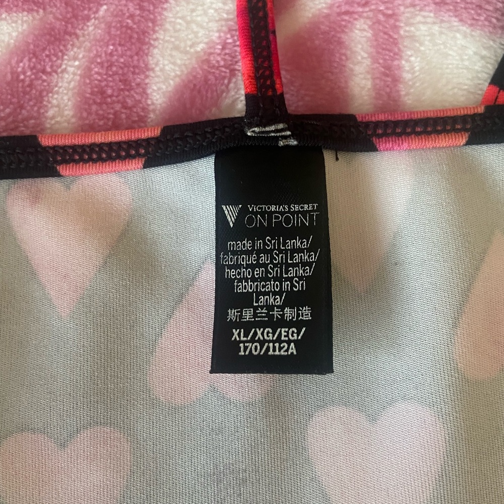 Heart Patterned Active Top - Picture 3 of 3